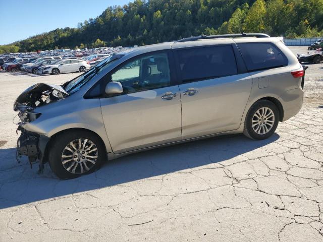 2017 TOYOTA SIENNA XLE #3024651573