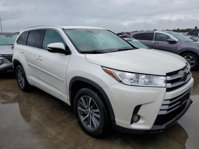 VIN 5TDJZRFH1HS515285 2017 Toyota Highlander, SE no.4