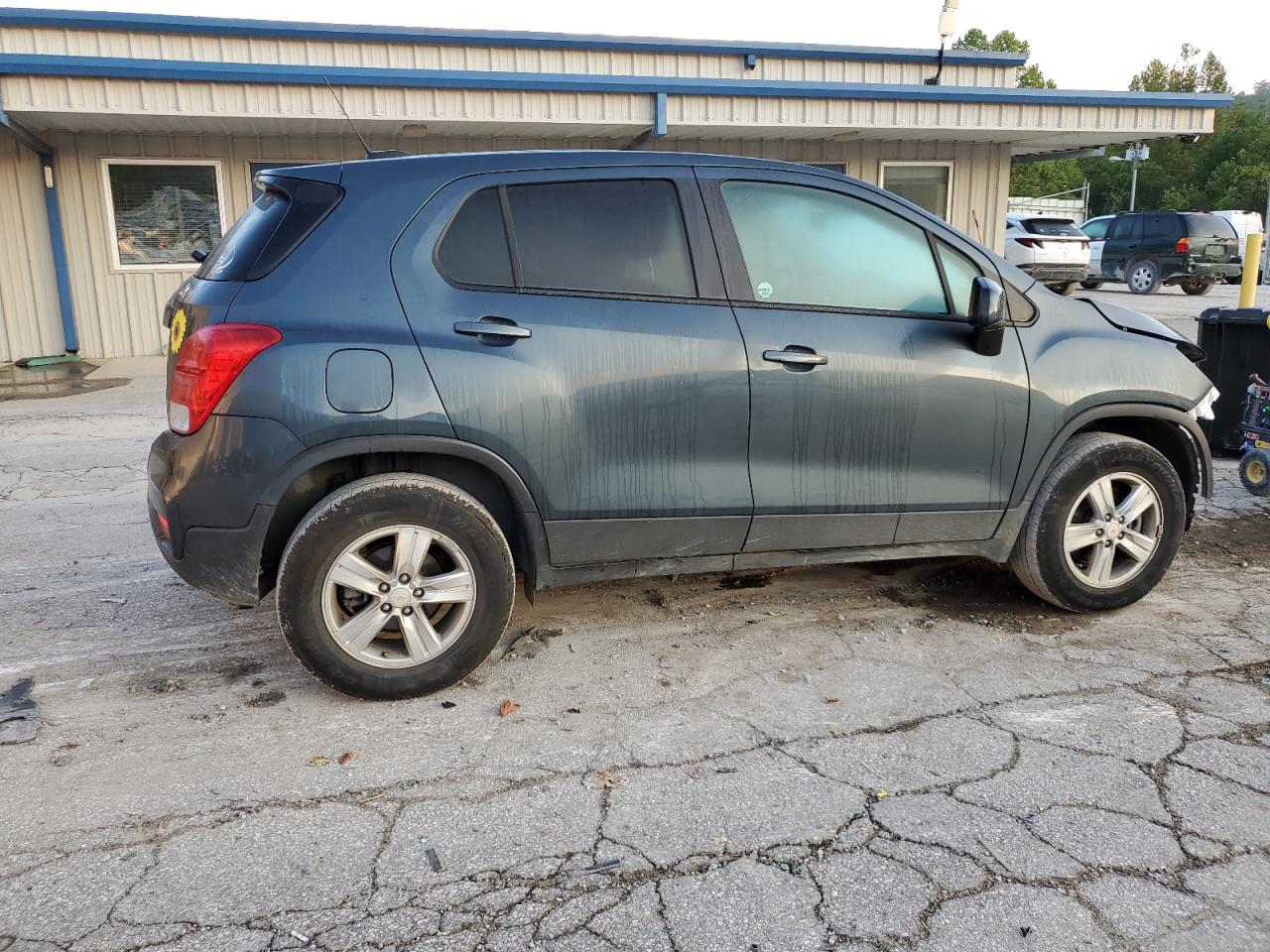 Lot #2974183365 2022 CHEVROLET TRAX LS