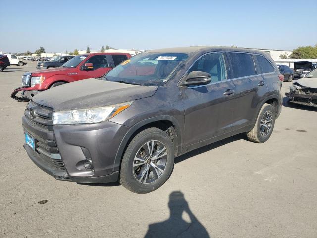 VIN 5TDZZRFH8KS303252 2019 Toyota Highlander, LE no.1