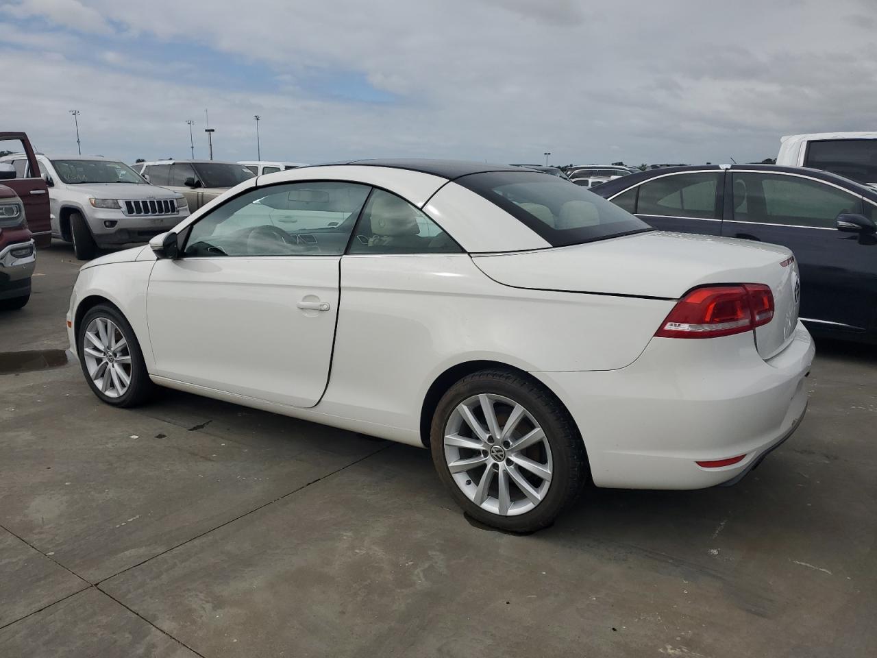 VOLKSWAGEN EOS KOMFOR 2013 white  gas WVWBW8AH0DV002737 photo #3