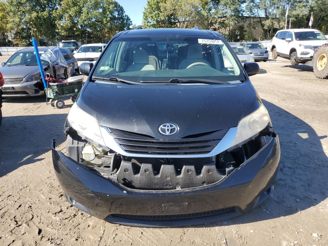 Lot #3033037987 2011 TOYOTA SIENNA LE