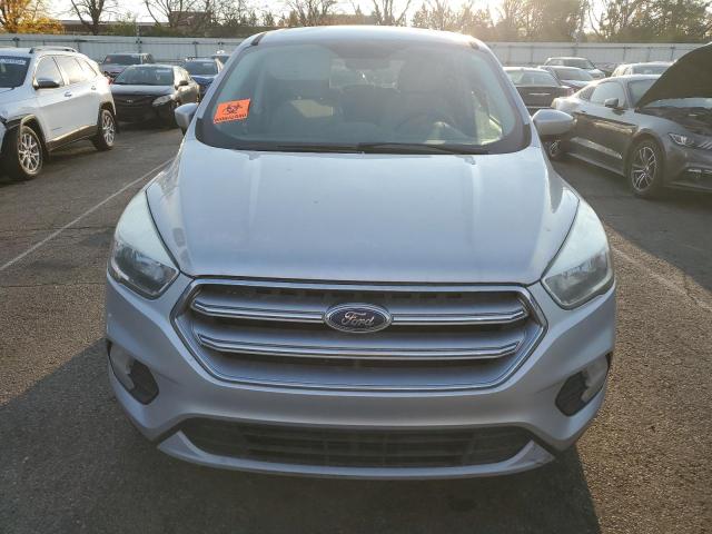 VIN 1FMCU9GDXHUC28585 2017 FORD ESCAPE no.5