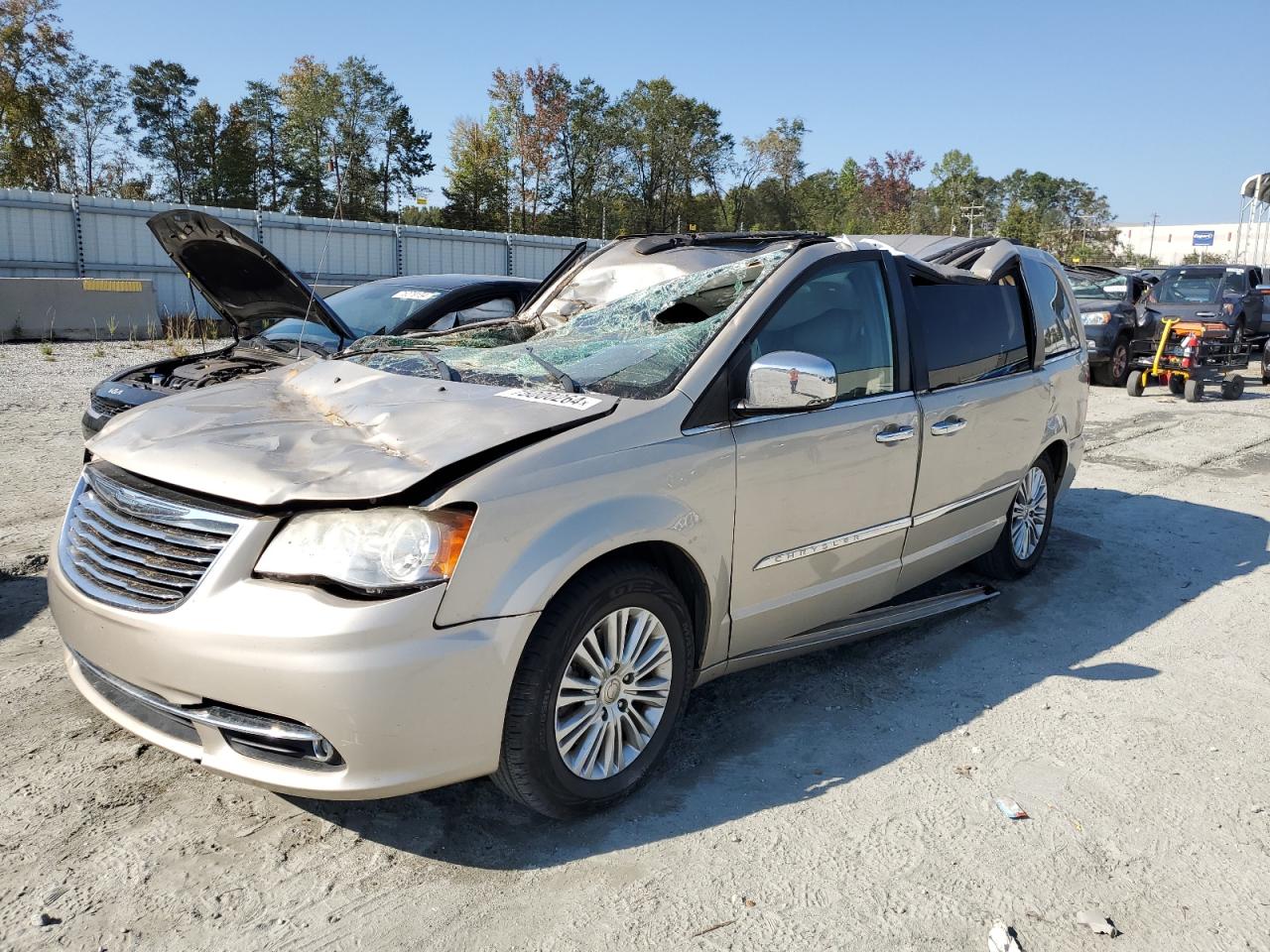 Lot #2940791300 2013 CHRYSLER TOWN & COU