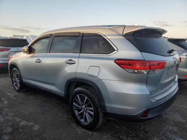 VIN 5TDKZRFH0KS563503 2019 Toyota Highlander, SE no.2