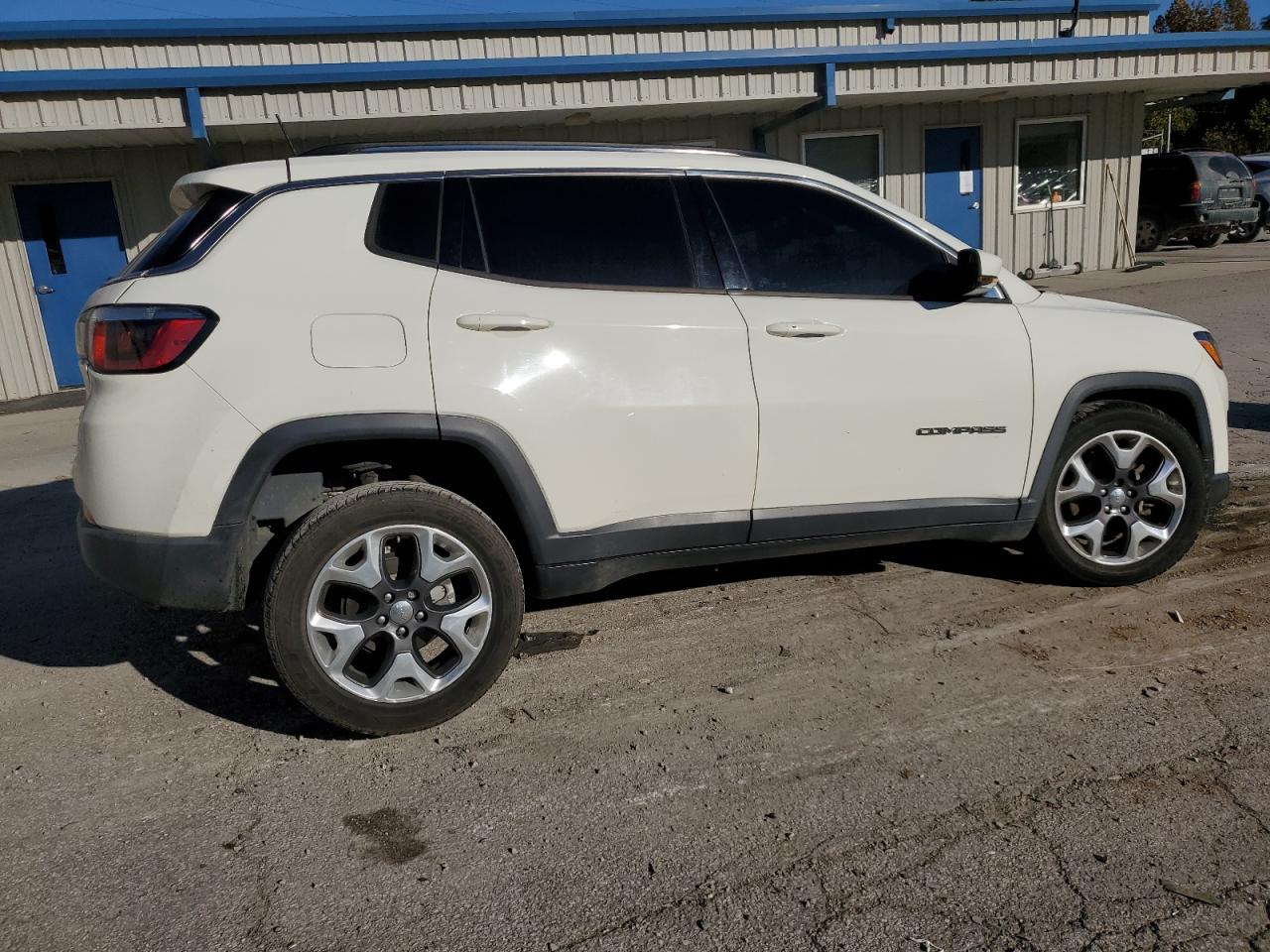 Lot #2991677026 2019 JEEP COMPASS LI