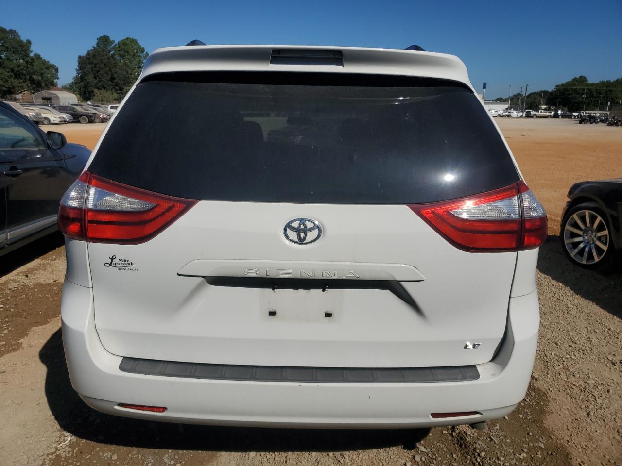 Lot #2952452390 2015 TOYOTA SIENNA LE