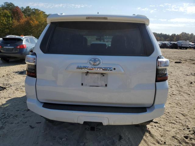 2018 TOYOTA 4RUNNER SR JTEBU5JR3J5572459