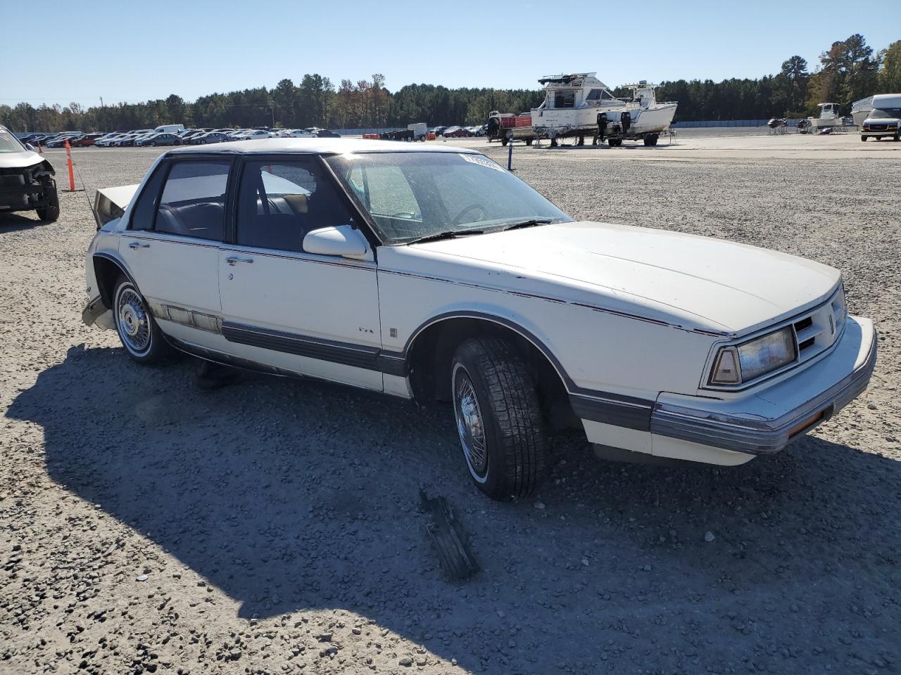 Lot #2976862256 1990 OLDSMOBILE DELTA 88 R