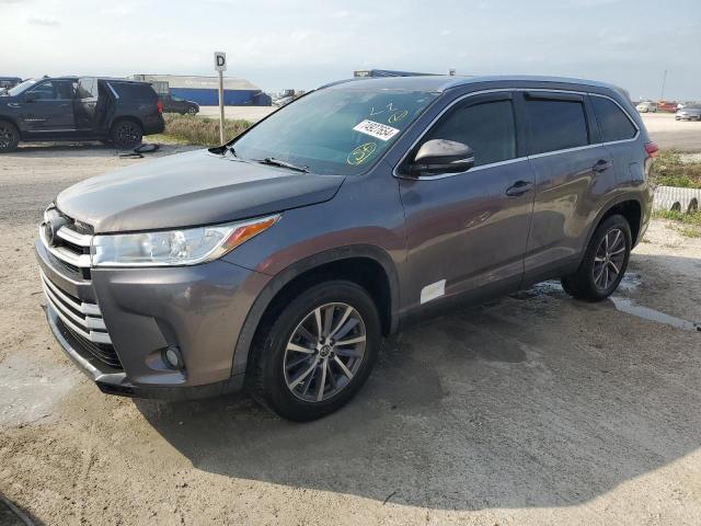 VIN 5TDKZRFH9KS566111 2019 Toyota Highlander, SE no.1