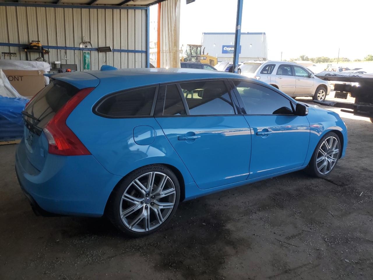 Lot #2924141085 2017 VOLVO V60 POLEST