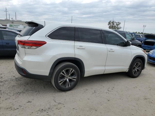 VIN 5TDZARFH4JS038917 2018 Toyota Highlander, LE no.3