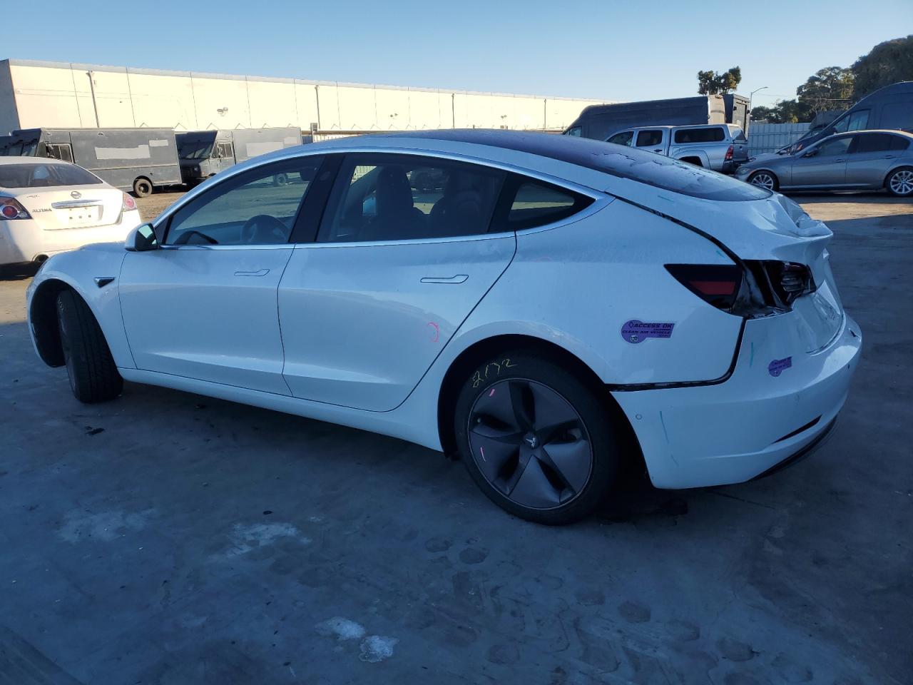 Lot #3003877505 2018 TESLA MODEL 3