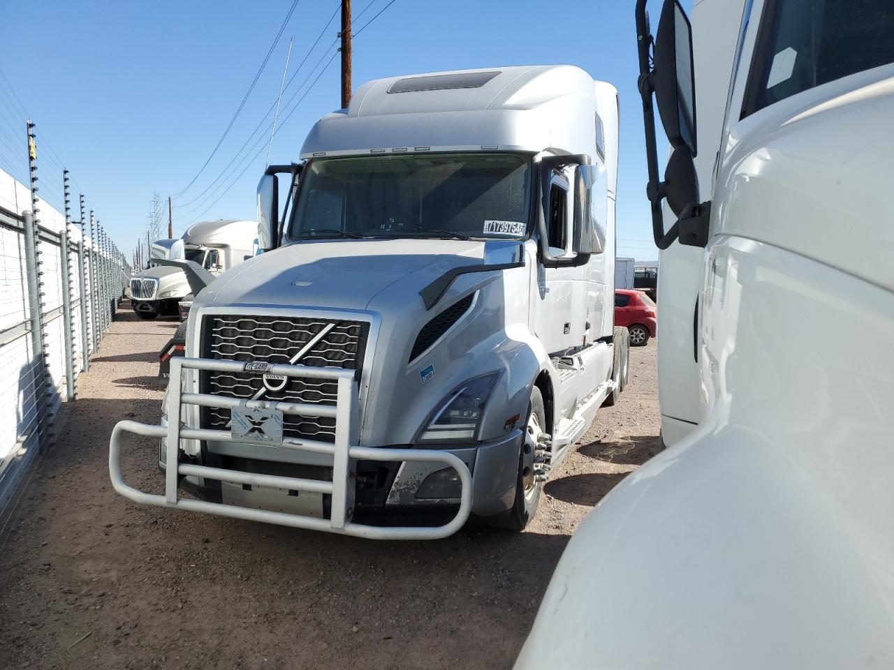 Lot #2945121694 2020 VOLVO VN VNL