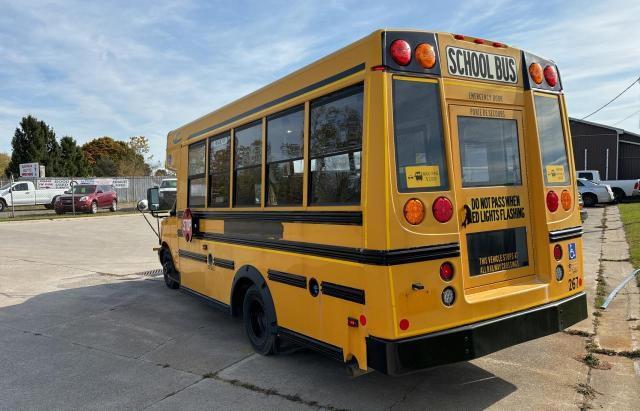 GMC SAVANA CUT 2011 yellow cutaway diesel 1GD373BL6B1174598 photo #4