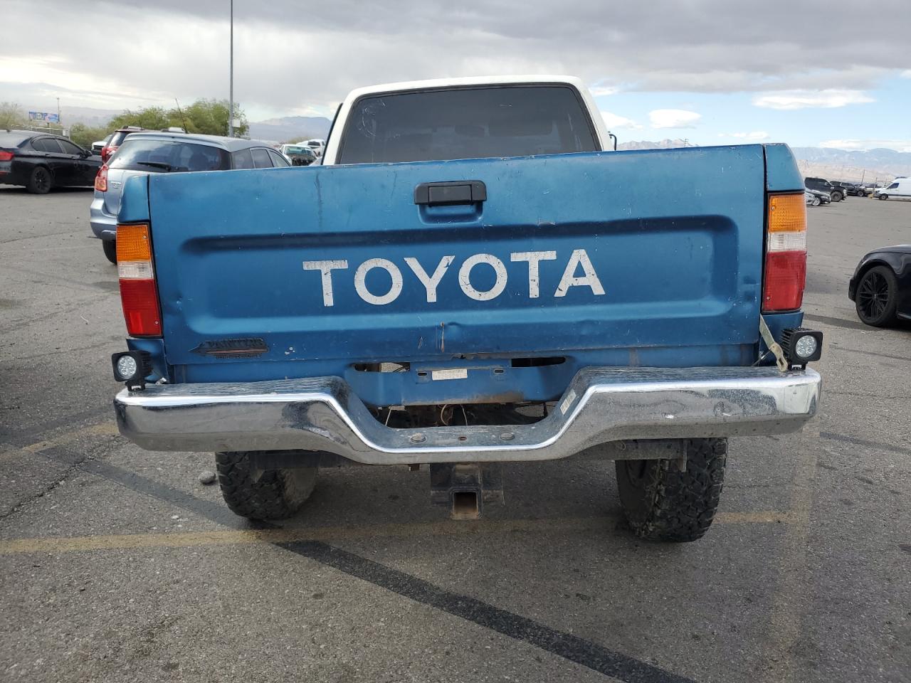 Lot #2962573738 1989 TOYOTA PICKUP 1/2