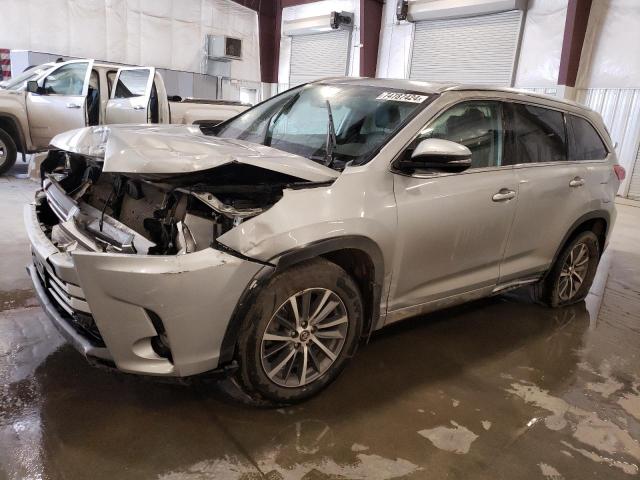 VIN 5TDJZRFH0JS892387 2018 Toyota Highlander, SE no.1