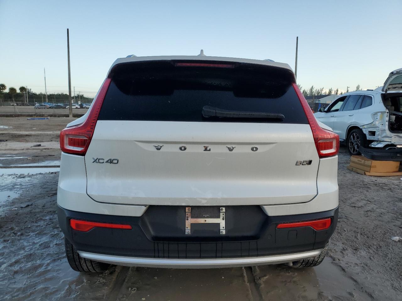 Lot #3030683104 2023 VOLVO XC40 ULTIM