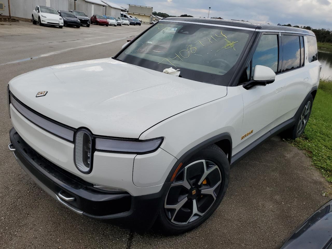 RIVIAN R1S ADVENTURE