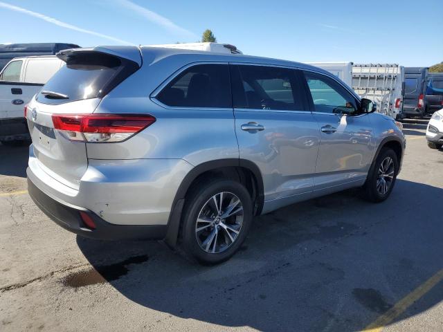 VIN 5TDBZRFH4JS847375 2018 Toyota Highlander, LE no.3