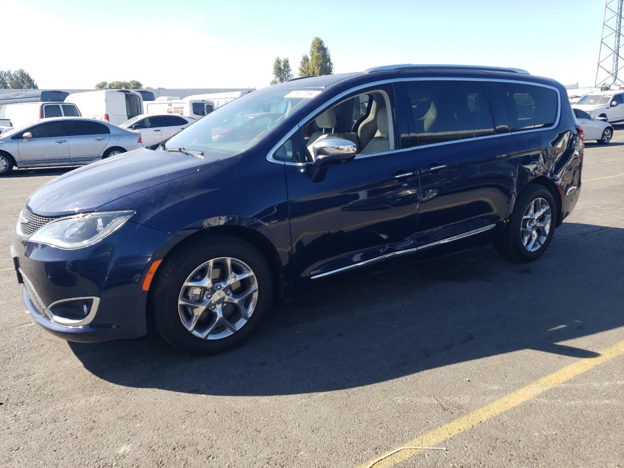  Salvage Chrysler Pacifica