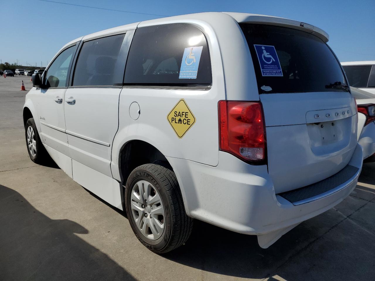 Lot #2925443427 2017 DODGE GRAND CARA