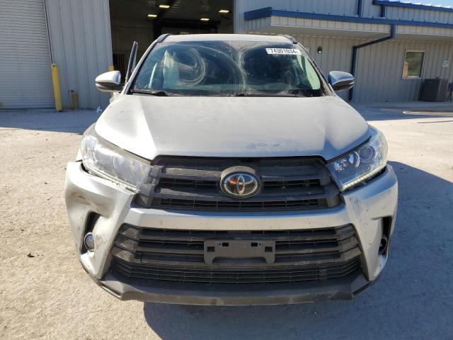 VIN 5TDJZRFH2JS846673 2018 Toyota Highlander, SE no.5