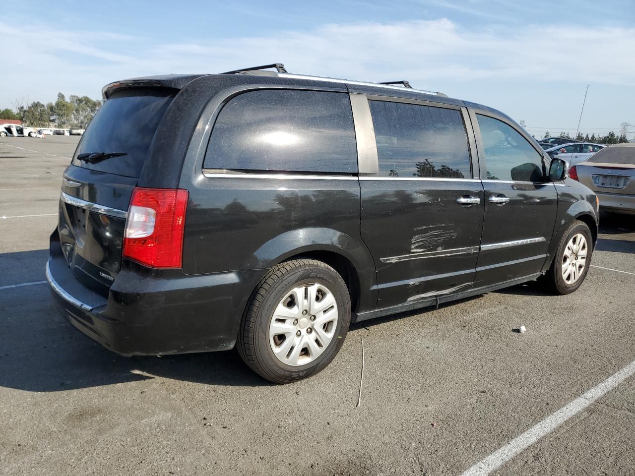 Lot #2909950047 2011 CHRYSLER TOWN & COU