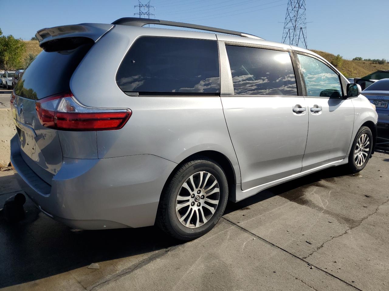 Lot #2991946188 2018 TOYOTA SIENNA XLE