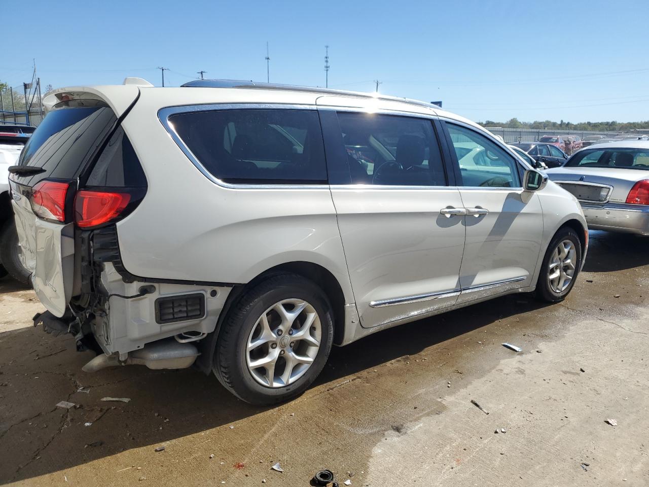 Lot #2962538904 2020 CHRYSLER PACIFICA L