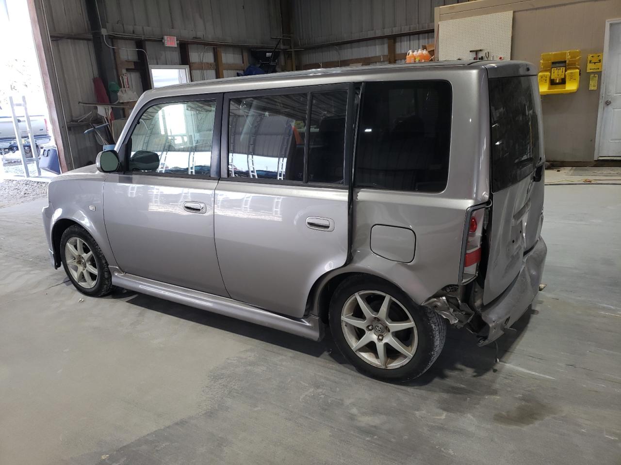 Lot #2895582526 2006 TOYOTA SCION XB