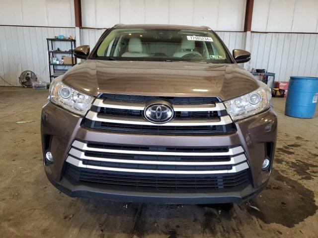 VIN 5TDJZRFH1HS437493 2017 Toyota Highlander, SE no.5