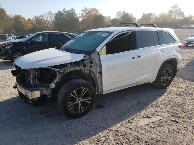 VIN 5TDZARFH8JS037317 2018 Toyota Highlander, LE no.1