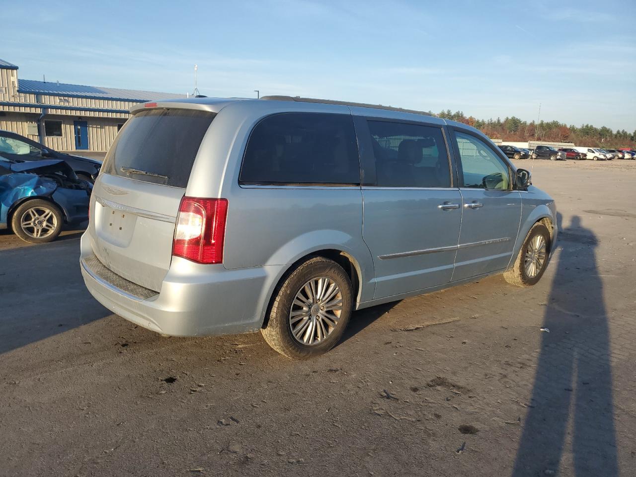 Lot #2945258965 2016 CHRYSLER TOWN & COU