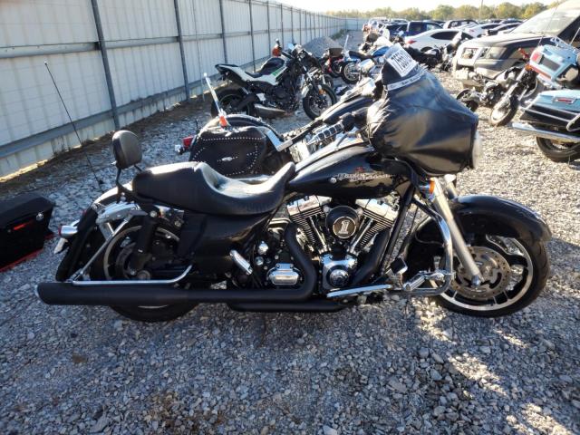 2011 HARLEY-DAVIDSON FLHX - 1HD1KB414BB668628