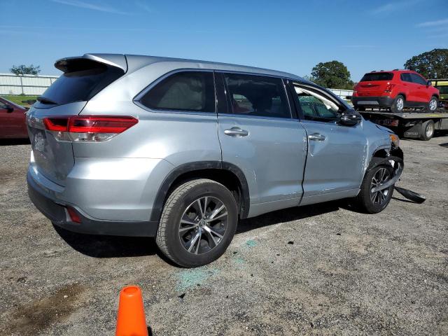 VIN 5TDZARFH7JS037342 2018 Toyota Highlander, LE no.3