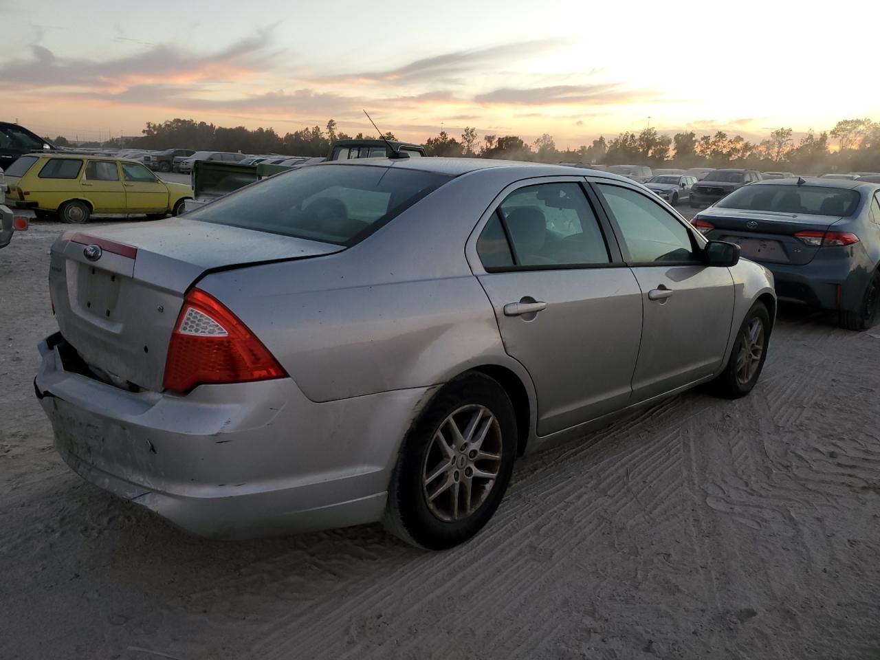 FORD FUSION S 2010 silver  gas 3FAHP0GA7AR173809 photo #4