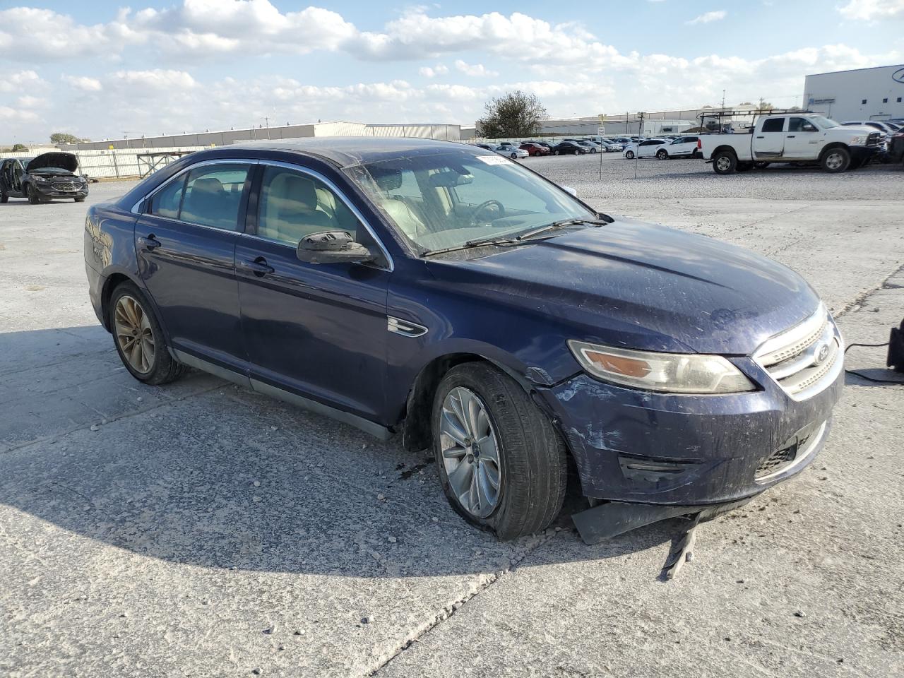 Lot #3023128168 2011 FORD TAURUS LIM