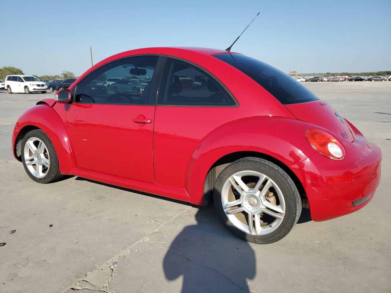 Lot #2904990113 2010 VOLKSWAGEN NEW BEETLE