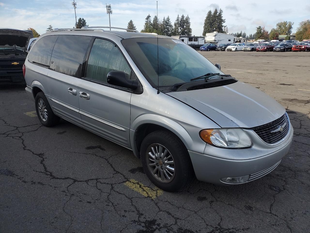 Lot #3029440690 2002 CHRYSLER TOWN & COU