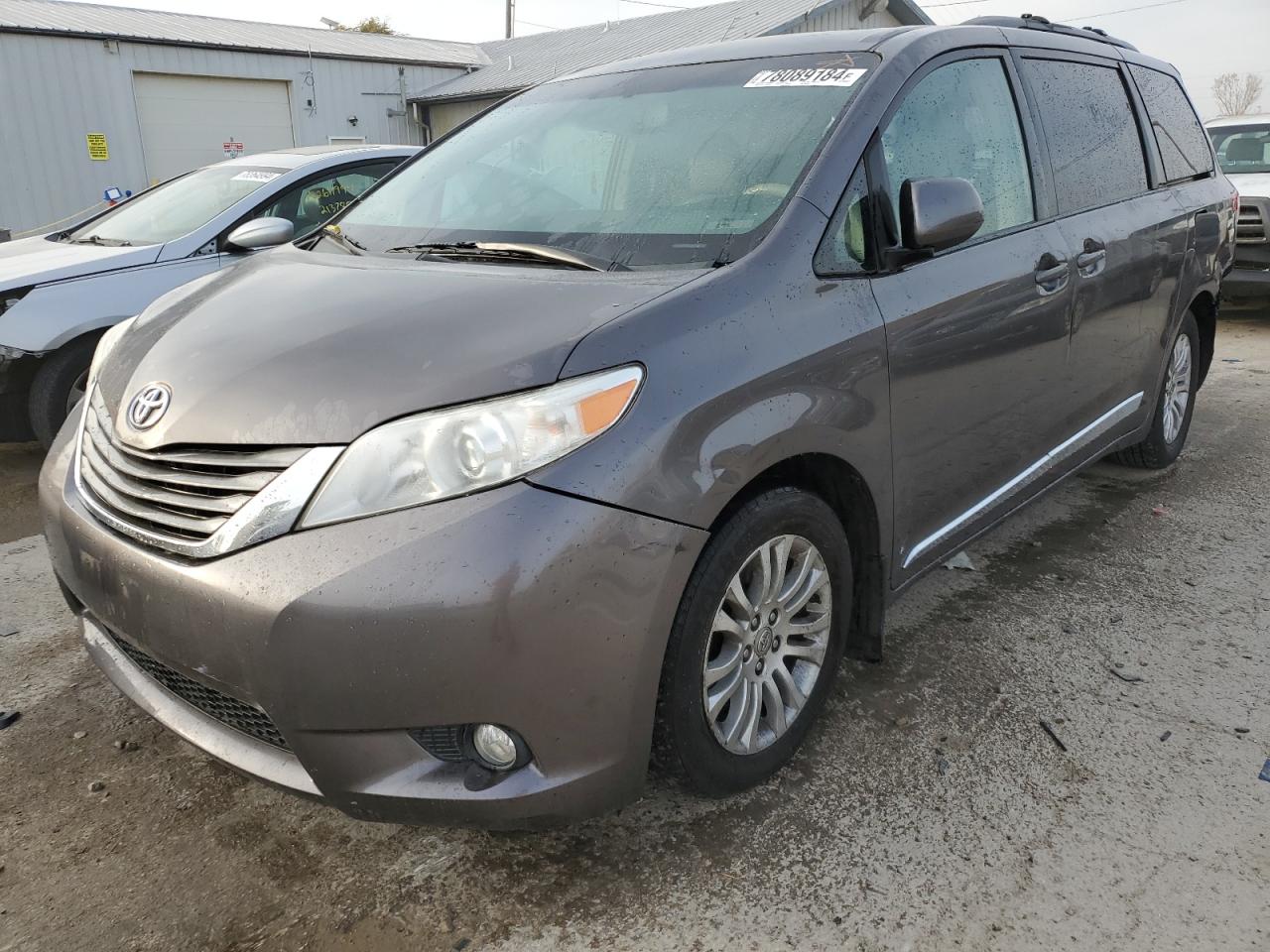 TOYOTA SIENNA XLE