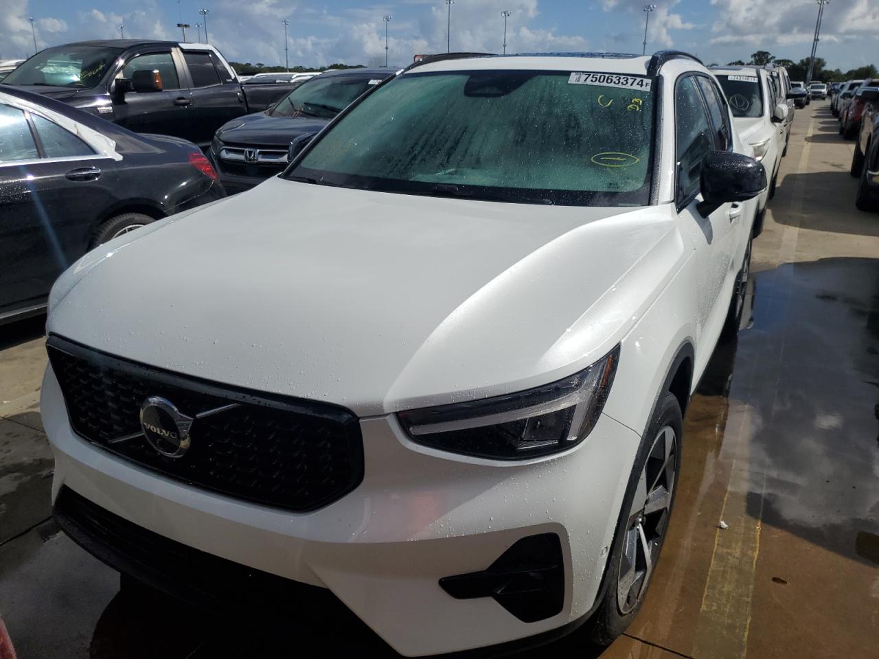 Lot #2990586702 2024 VOLVO XC40 PLUS