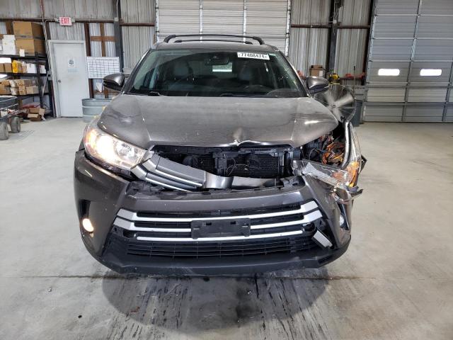 VIN 5TDJZRFH9HS427200 2017 Toyota Highlander, SE no.5