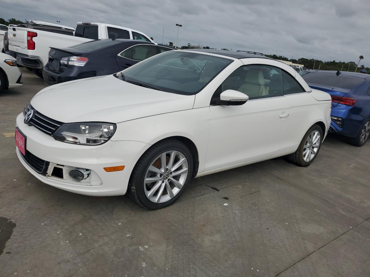 VOLKSWAGEN EOS KOMFOR 2013 white  gas WVWBW8AH0DV002737 photo #1