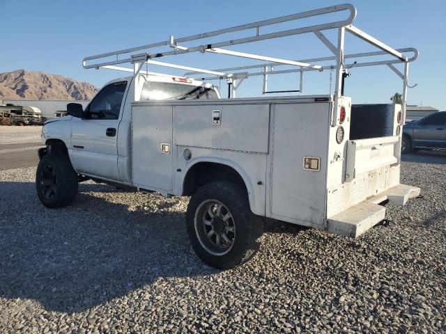 CHEVROLET SILVERADO 2005 white pickup gas 1GBHC24U55E238489 photo #3