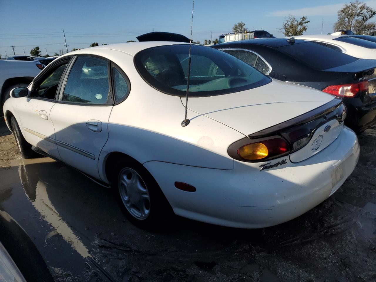 FORD TAURUS GL 1996 white  gas 1FALP52U6TA175539 photo #3