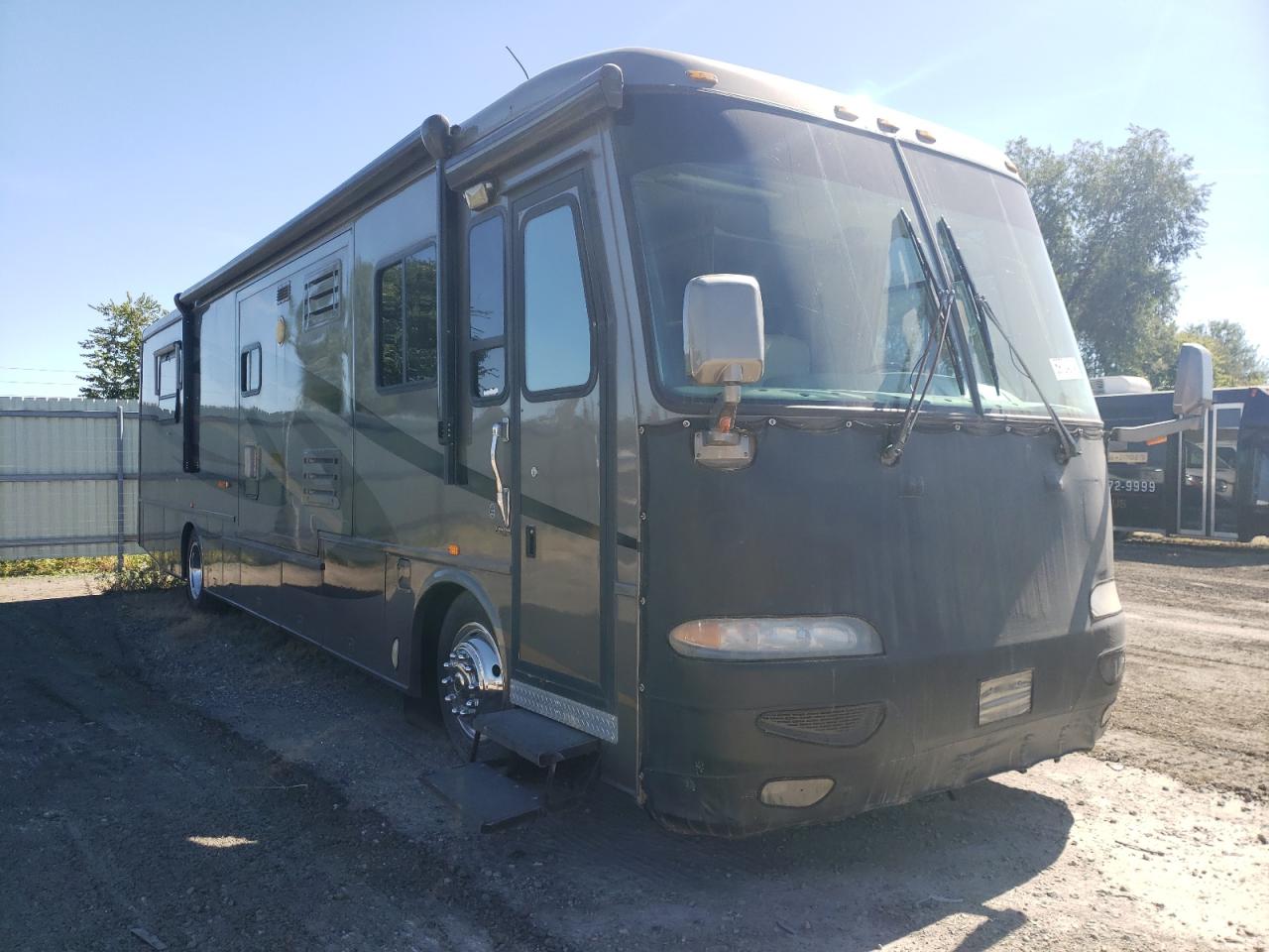 Freightliner XC Chassis 2004 