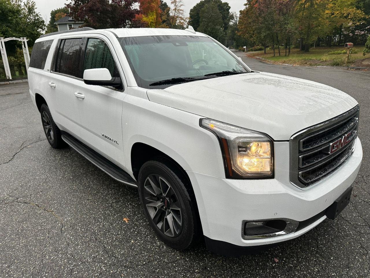 GMC YUKON XL K 2017 white 4dr spor gas 1GKS2GKC4HR119927 photo #1