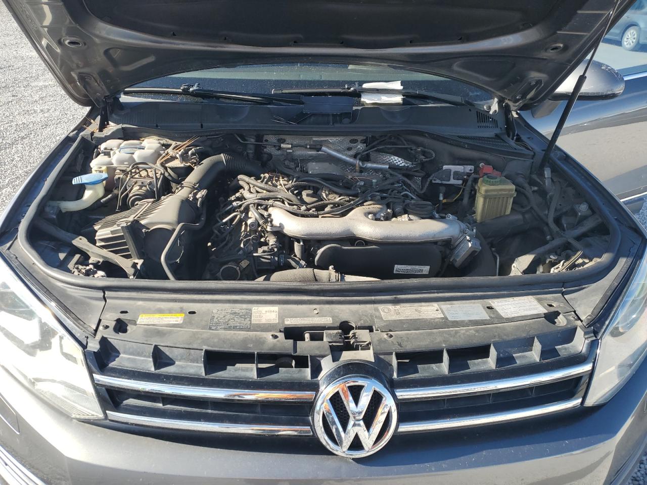 Lot #2959753948 2011 VOLKSWAGEN TOUAREG V6