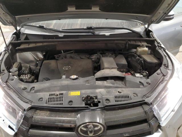 VIN 5TDJZRFH2JS846673 2018 Toyota Highlander, SE no.12